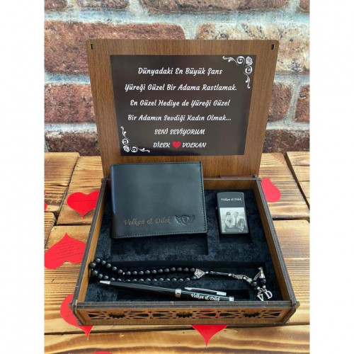 Erkeğe Hediye Ahşap Kutulu Şık Hediye Seti  ( Cüzdan, Tespih, Çakmak ve Kalem)