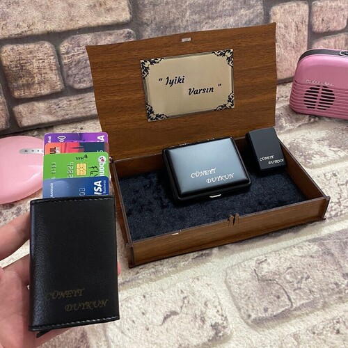 Kişiye Özel Hediye Seti ( Kartvizitlik, Çakmak ve Sigara Kutusu)